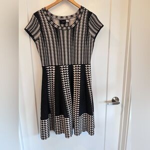 Taylor Black and White Knit Top Size L